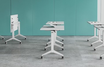 Ein Klappschreibtisch – eine Lösung für die Einrichtung eines kleinen Zimmers